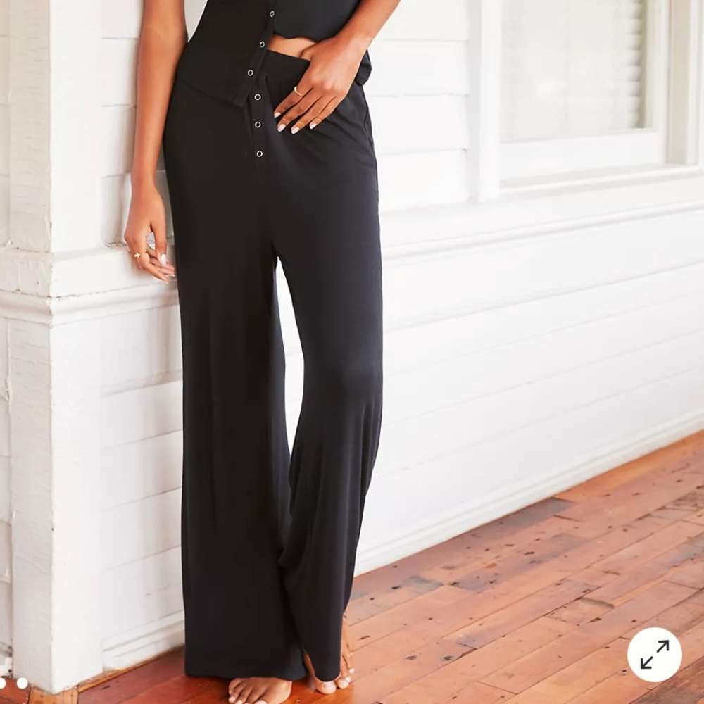 By Anthropologie black ribbed stretchy wide leg lounge pants size XS petite